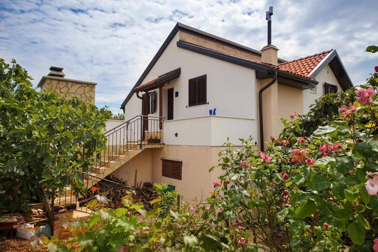 Kaprije Apartmani Tina I Ena Extérieur photo