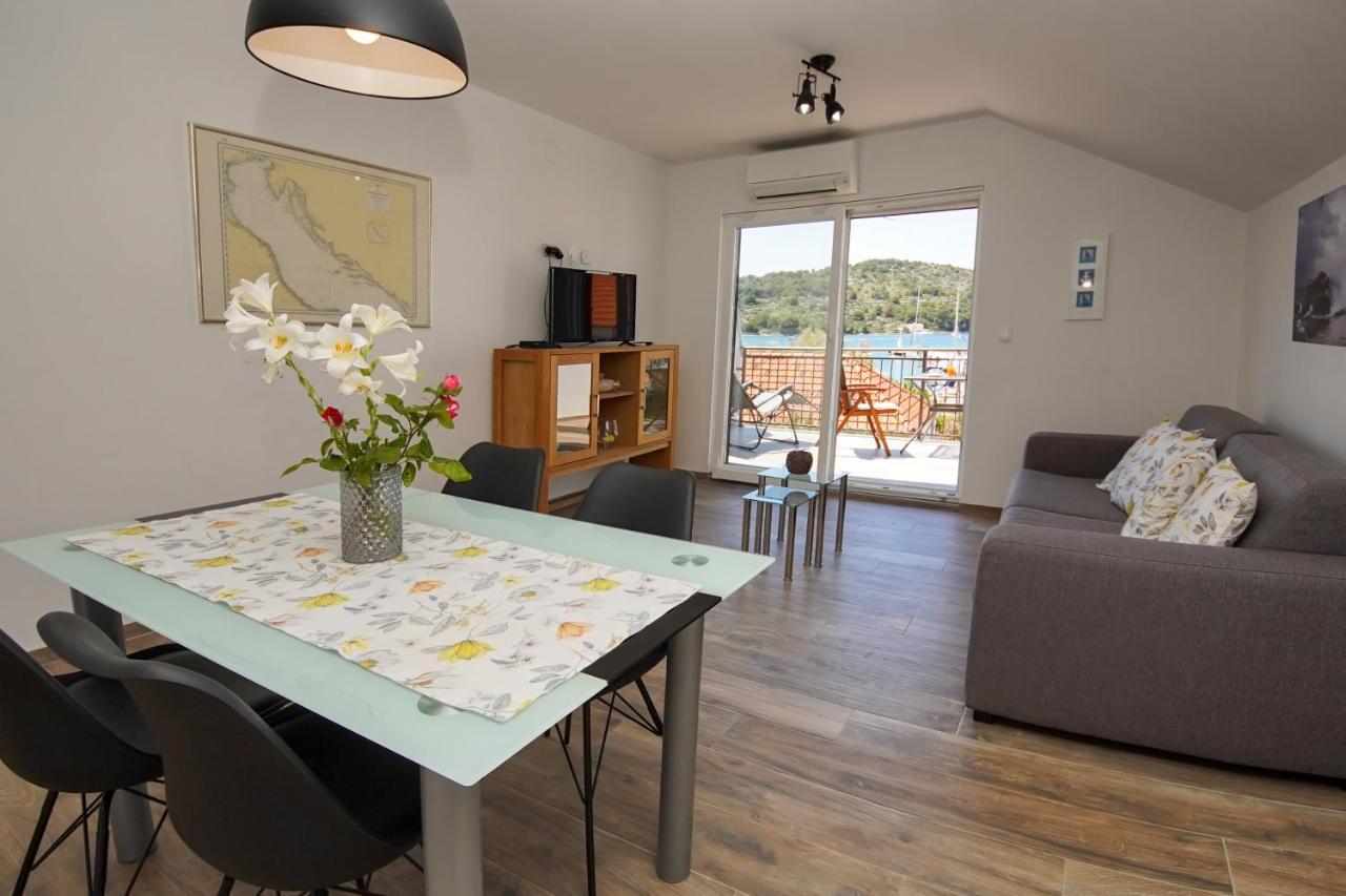Kaprije Apartmani Tina I Ena Extérieur photo