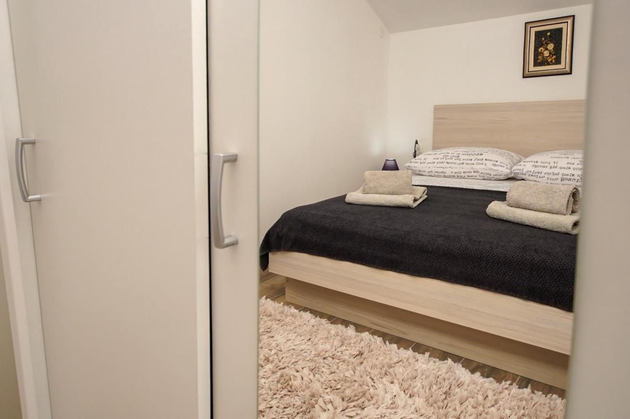 Kaprije Apartmani Tina I Ena Extérieur photo