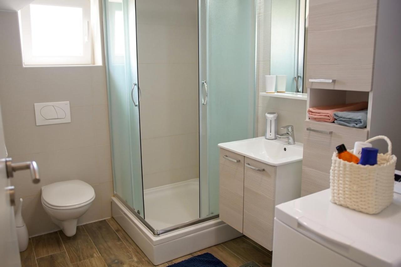 Kaprije Apartmani Tina I Ena Extérieur photo