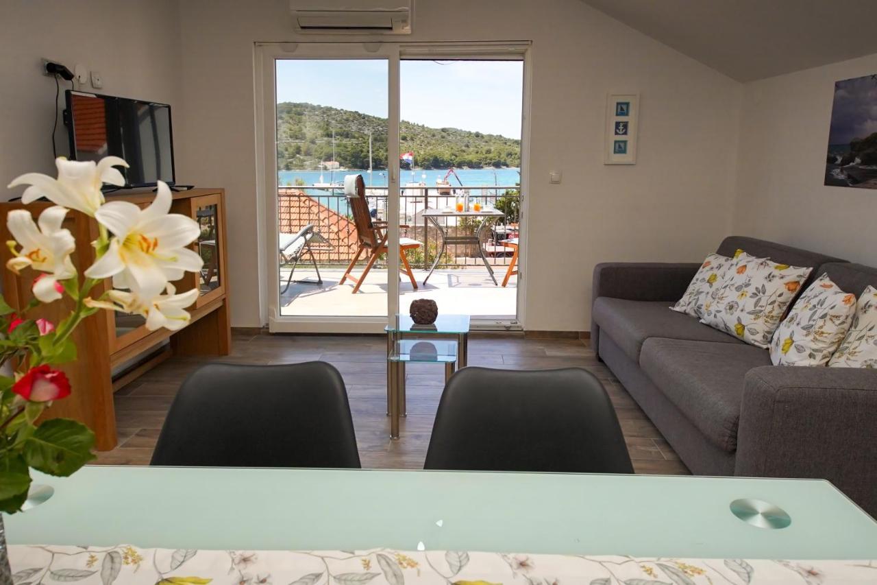 Kaprije Apartmani Tina I Ena Extérieur photo