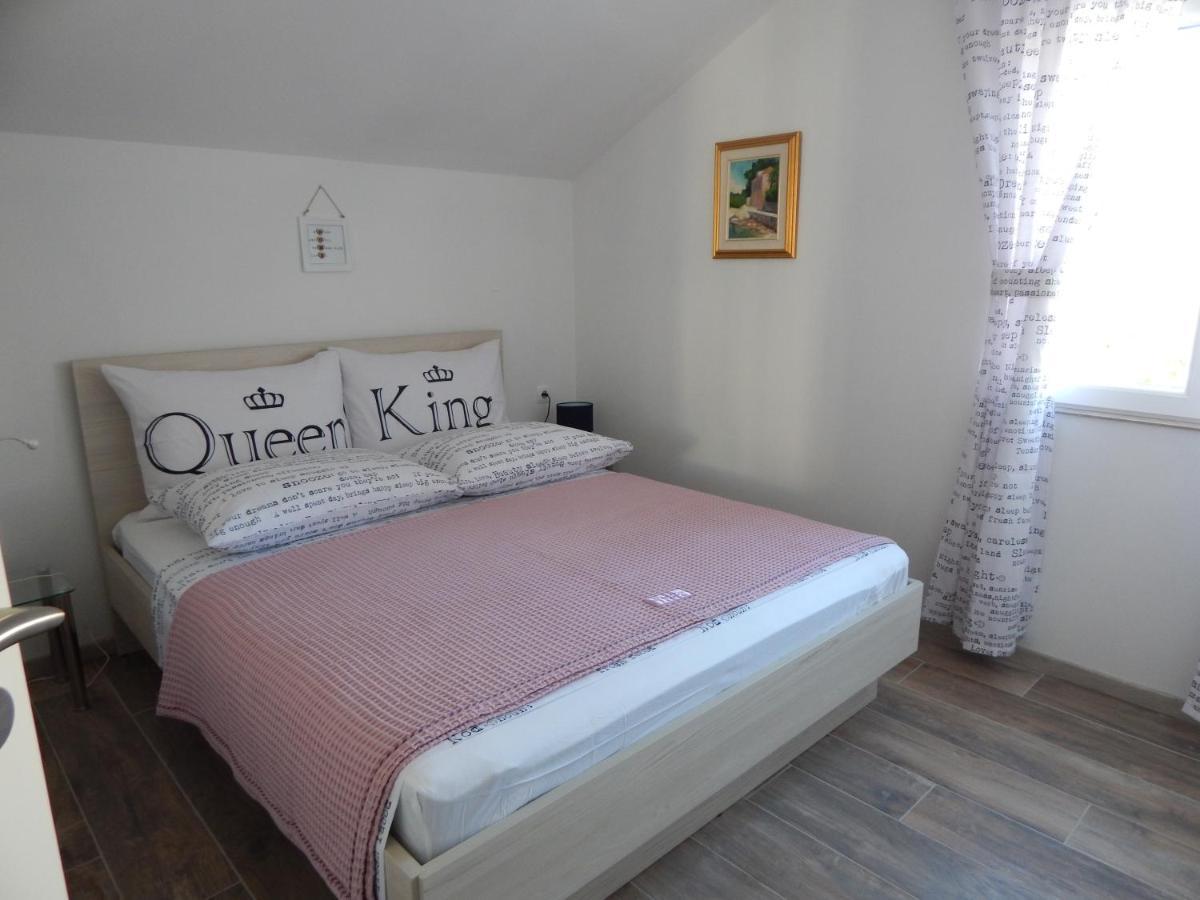 Kaprije Apartmani Tina I Ena Extérieur photo