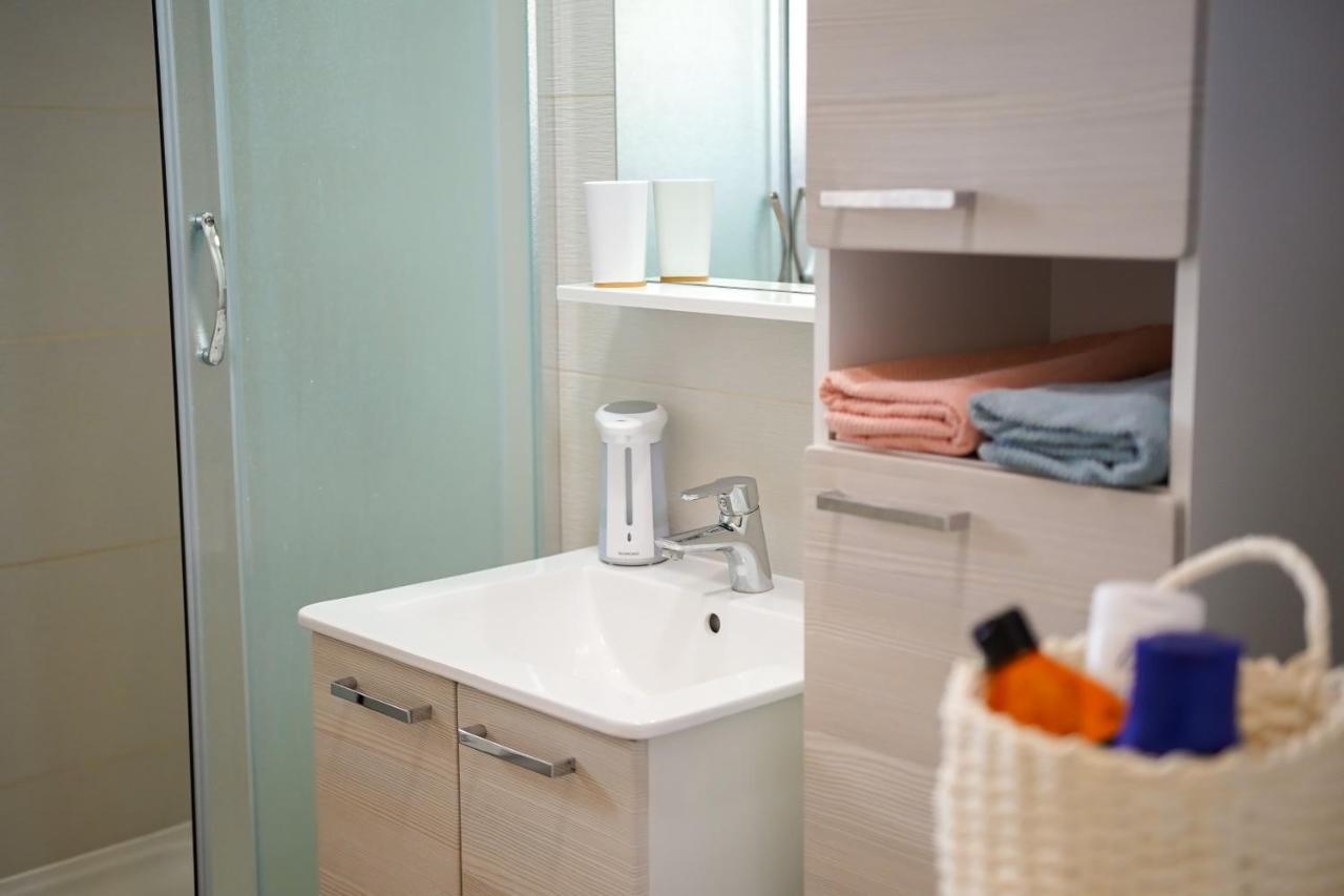 Kaprije Apartmani Tina I Ena Extérieur photo