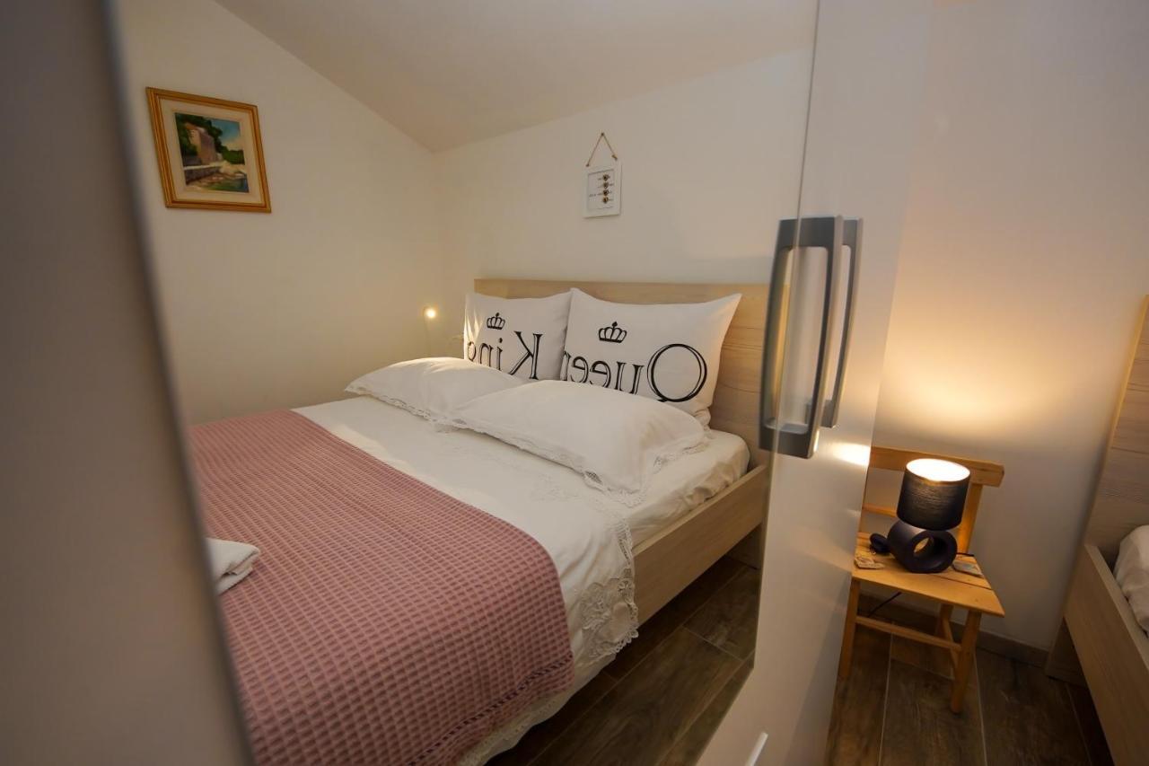 Kaprije Apartmani Tina I Ena Extérieur photo