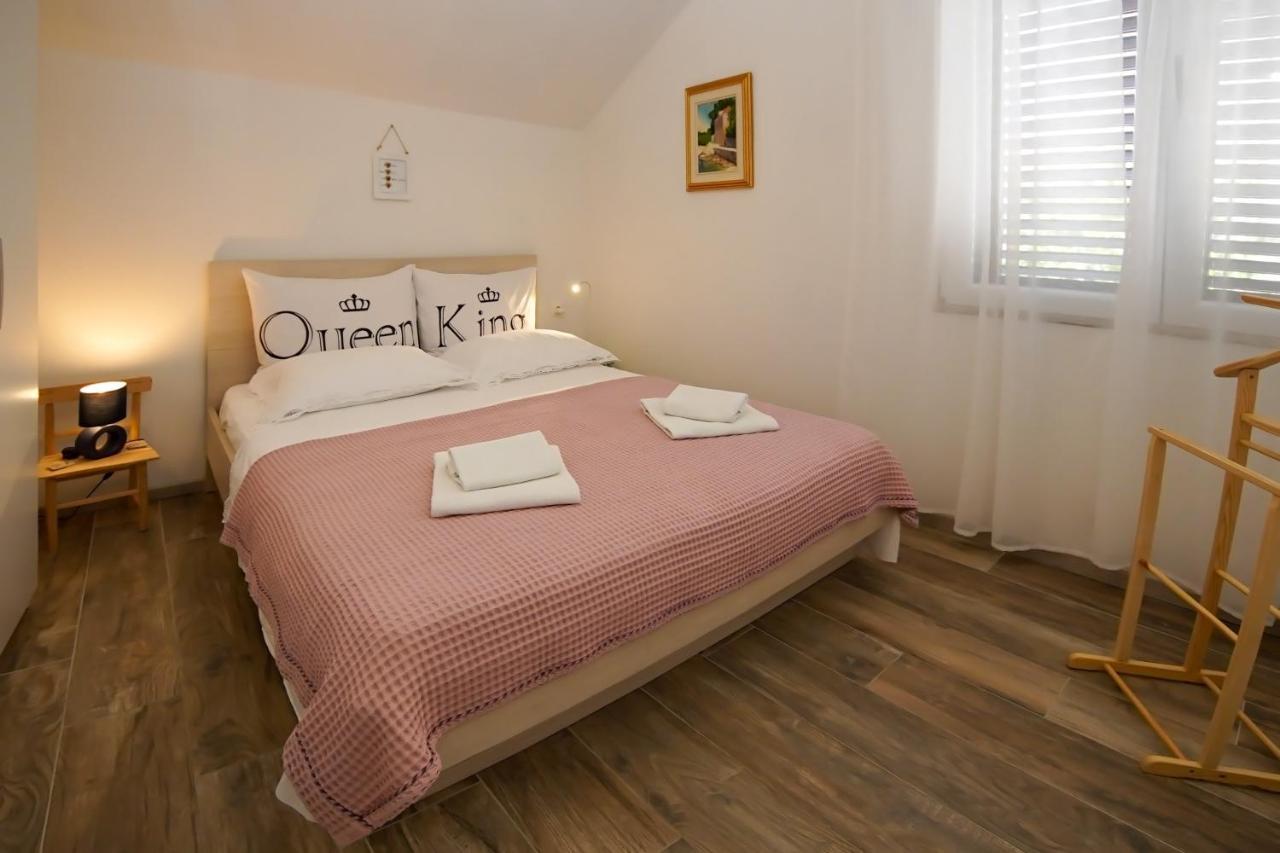 Kaprije Apartmani Tina I Ena Extérieur photo