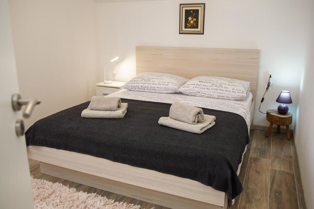 Kaprije Apartmani Tina I Ena Extérieur photo