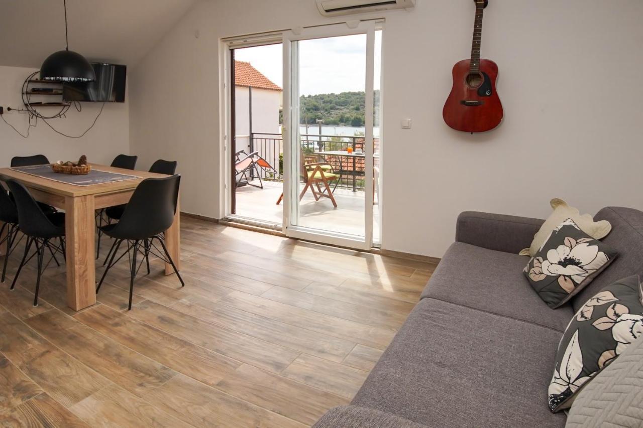 Kaprije Apartmani Tina I Ena Extérieur photo