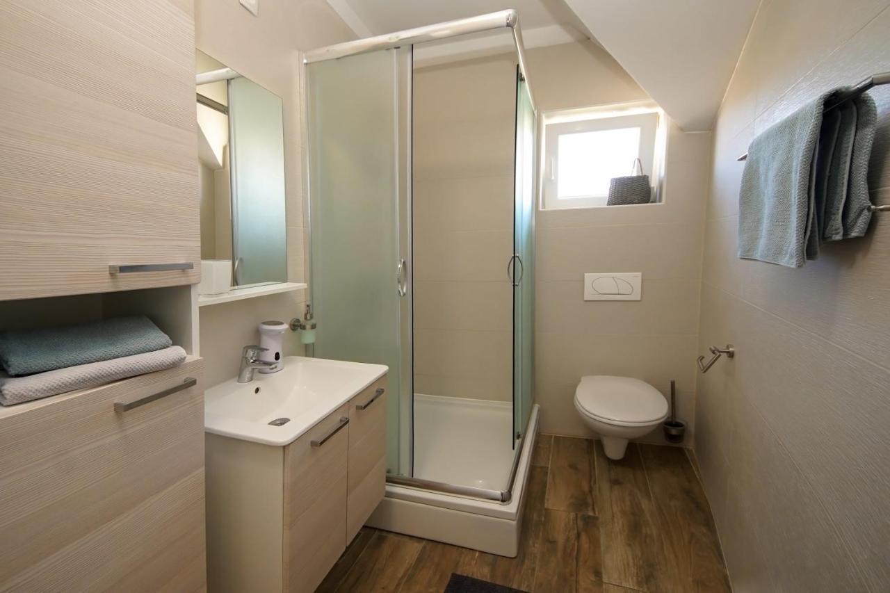 Kaprije Apartmani Tina I Ena Extérieur photo